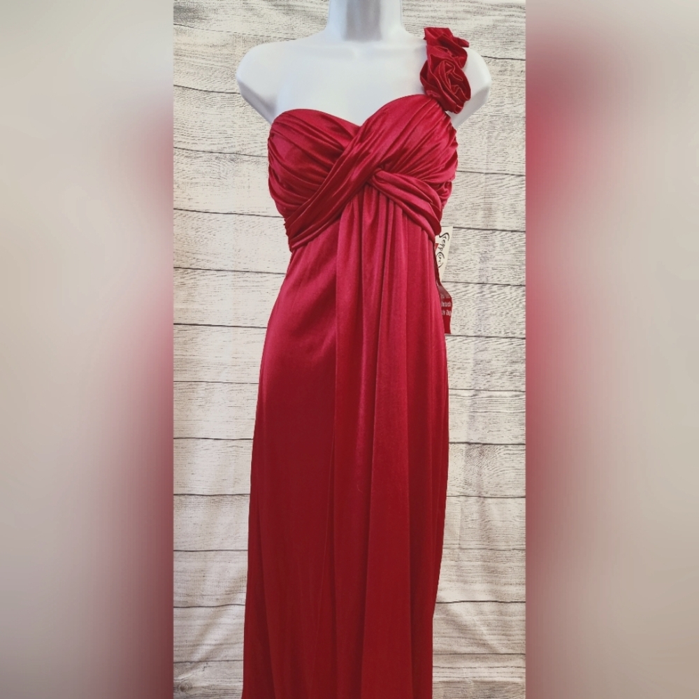 Elegant Red One-Shoulder Dress